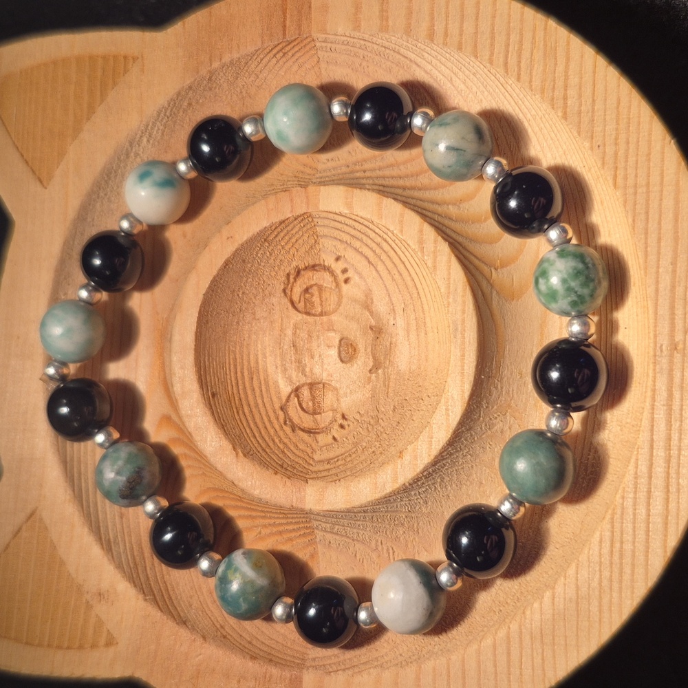 Obsidian and tree jasper